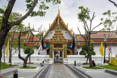 Wat Rakhang Khositaram Woramahawihan, Bangkok